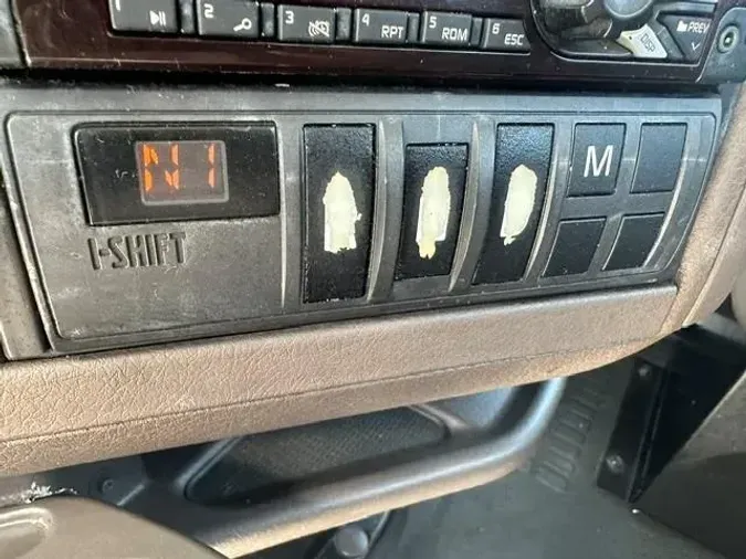 2017 Volvo VNL300