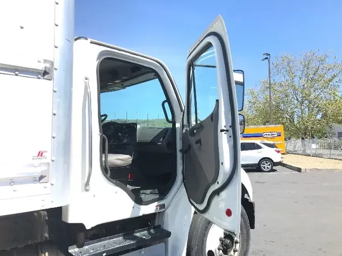 2017 Freightliner M2