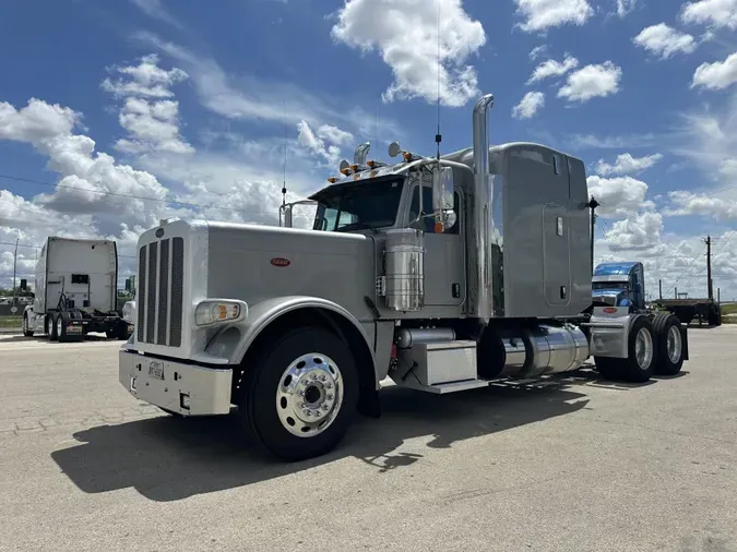 2020 Peterbilt 389