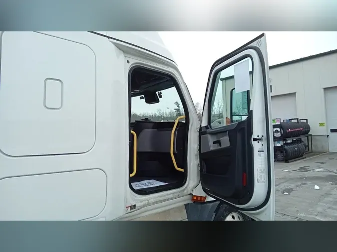 2022 Freightliner Cascadia 126