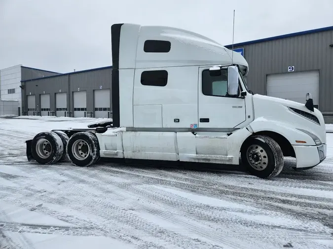 2022 VOLVO VNL64T760