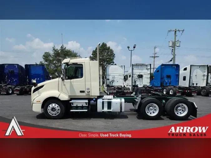2020 VOLVO VNL300