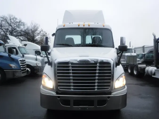 2018 FREIGHTLINER/MERCEDES CASCADIA 113