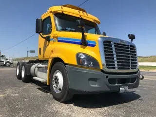 2015 FREIGHTLINER X12564ST