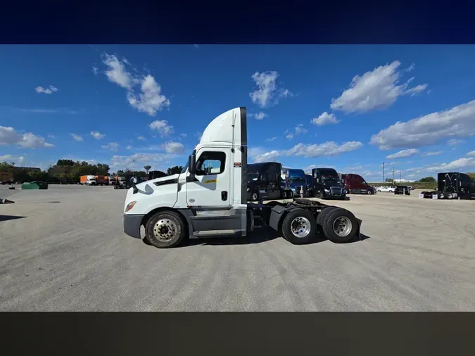 2020 Freightliner Cascadia 126