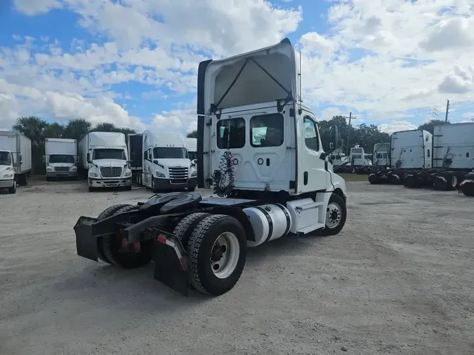 2020 FREIGHTLINER/MERCEDES NEW CASCADIA 126fbe3421f06dc1169b65d3cd444512ad6