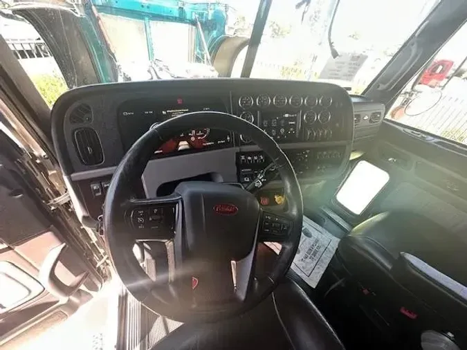 2022 Peterbilt 389