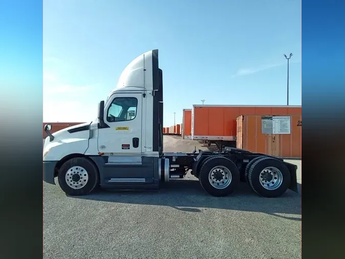 2020 Freightliner Cascadia 126
