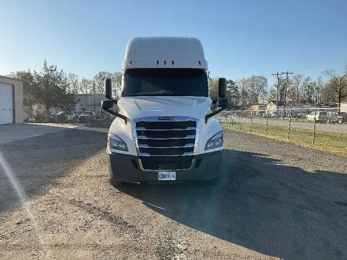 2018 Freightliner T12664ST