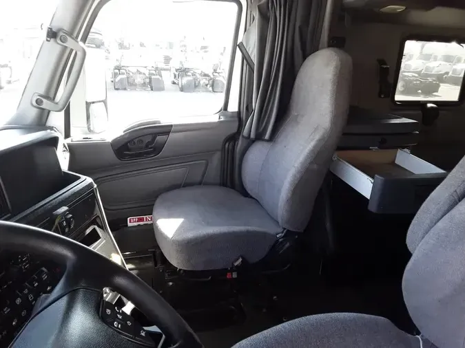 2019 NAVISTAR INTERNATIONAL LT625 SLPR CAB