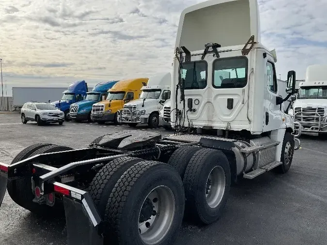 2017 Freightliner X12564ST