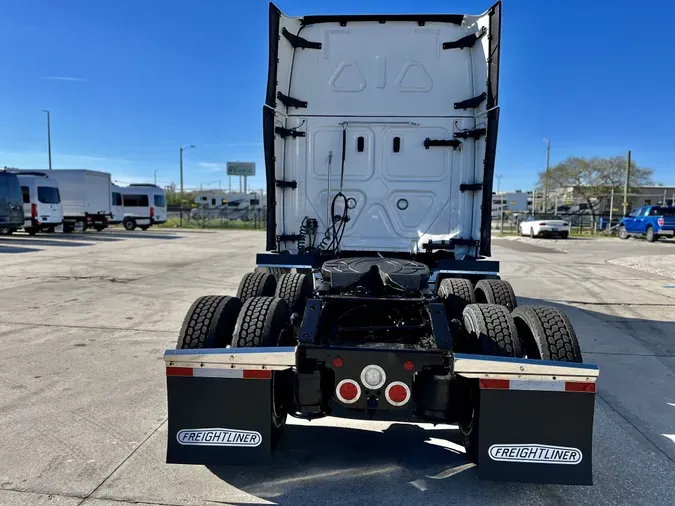 2024 Freightliner Cascadia 126