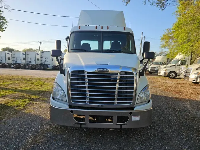 2019 FREIGHTLINER/MERCEDES CASCADIA 113fbf546e0db0967f79d5782c19386c75f