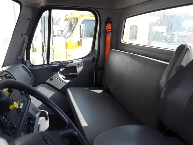 2020 FREIGHTLINER/MERCEDES M2 106