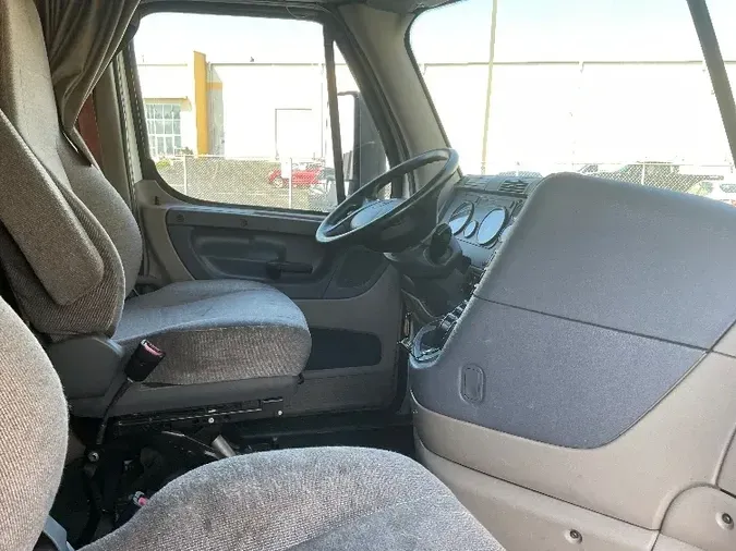 2019 Freightliner X12564ST