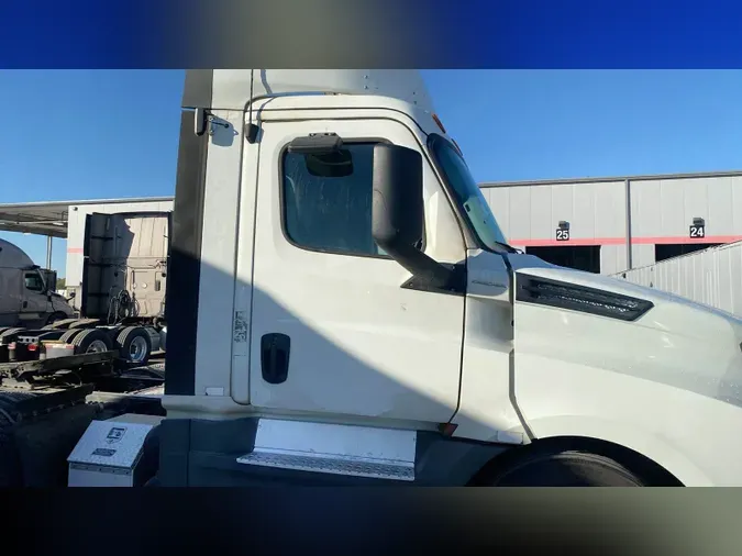 2019 Freightliner Cascadia 126