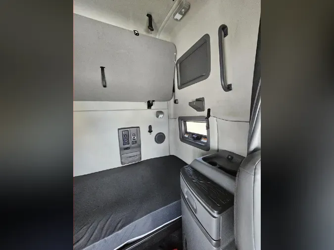 2020 VOLVO VNL64T760