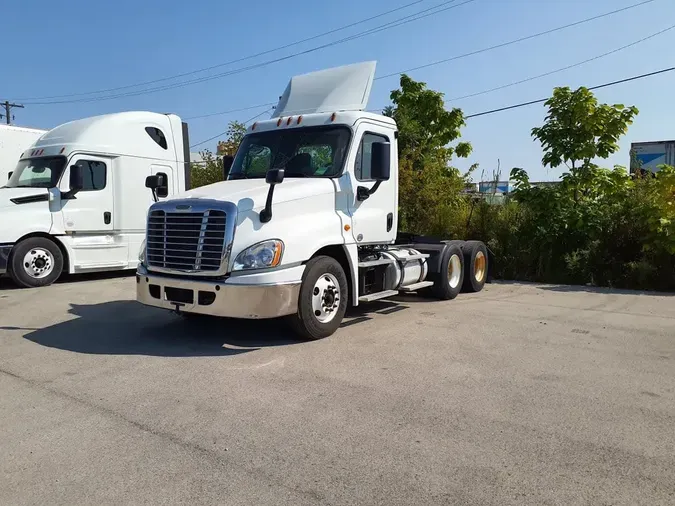 2018 FREIGHTLINER CASCADIA 125fbff3d1820745b8025b46ac88e0fc327