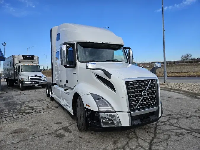 2022 VOLVO VNL64T760