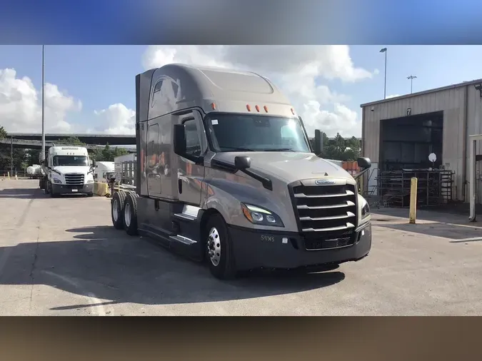2023 Freightliner Cascadia 126fc0327023755555ea7fb26dddf656f94