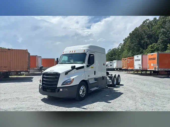 2021 Freightliner Cascadia 126fc051506e5f174d6c0c0aa4856d7cedb