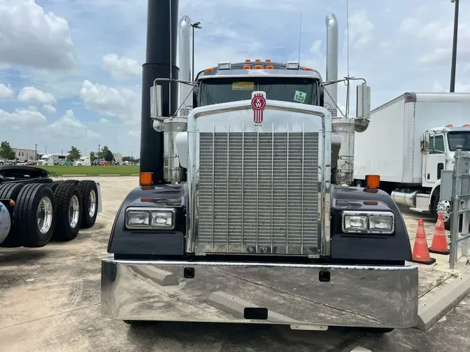 2026 Kenworth W900L
