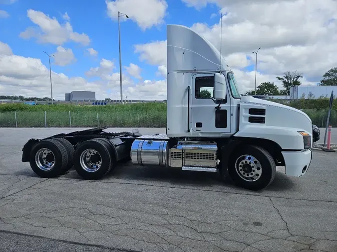 2020 MACK AN64T