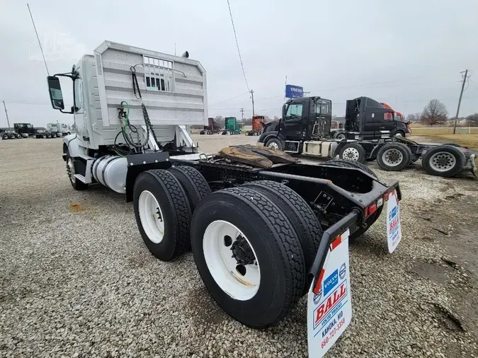 2016 VOLVO VHD64FT200