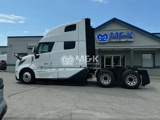 2025 VOLVO VNL64T860