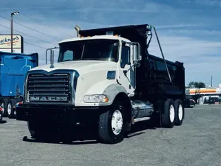 2015 MACK GU813