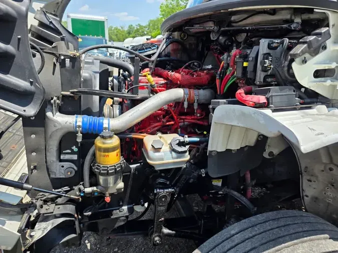 2013 FREIGHTLINER M2 106