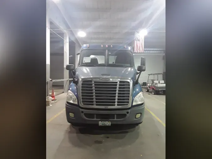 2015 Freightliner CASCADIA 113