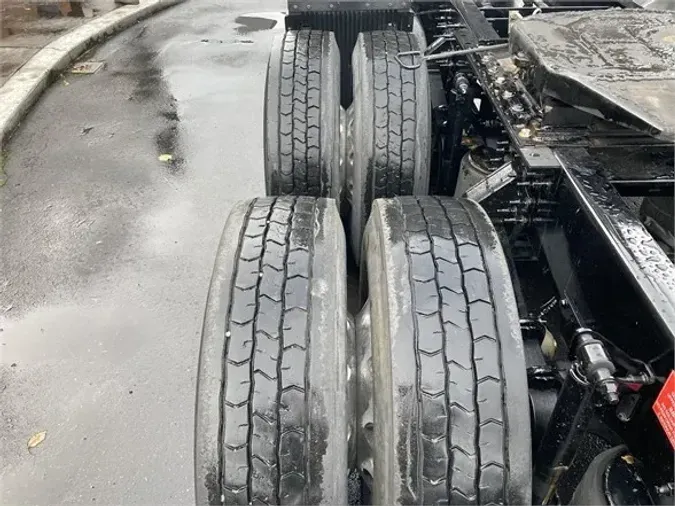 2019 VOLVO VNL64T860
