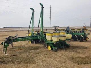 2003 John Deere 7200
