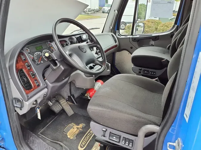 2022 FREIGHTLINER/MERCEDES M2 106