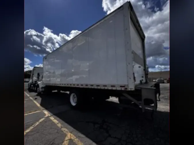 2018 FREIGHTLINER M2 106