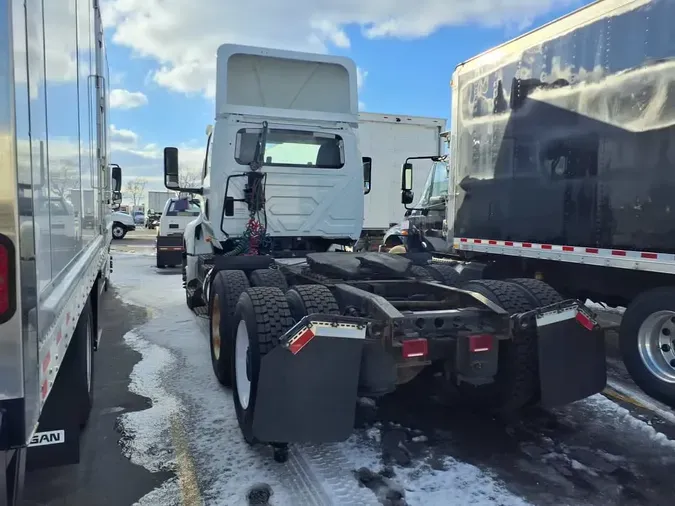 2019 NAVISTAR INTERNATIONAL LT625 DAYCAB T/A