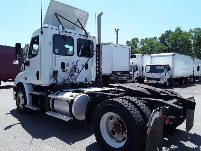 2015 FREIGHTLINER CASCADIA 113