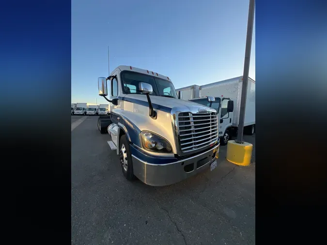 2018 FREIGHTLINER/MERCEDES CASCADIA 125