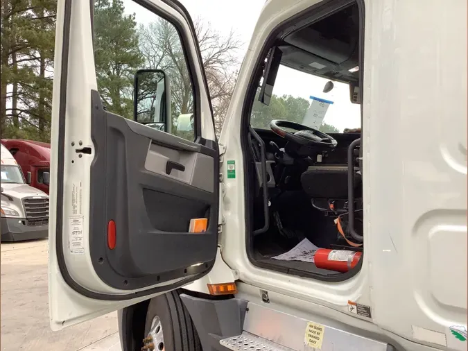 2020 Freightliner Cascadia