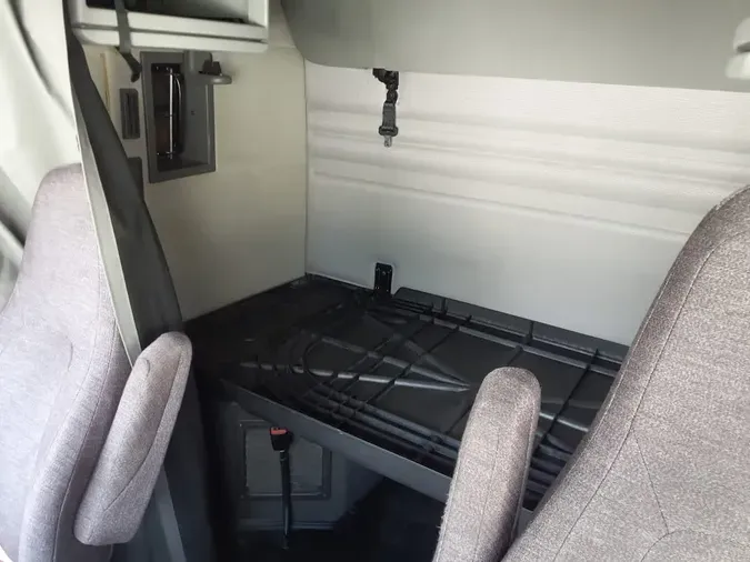2020 VOLVO VNR64T-640