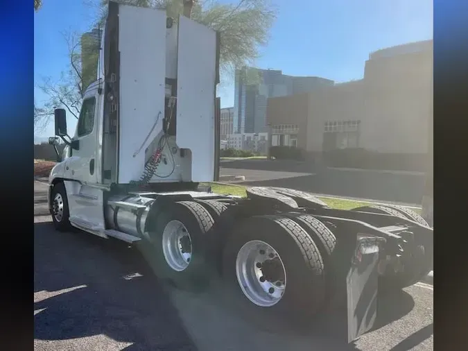 2019 FREIGHTLINER/MERCEDES CASCADIA 125