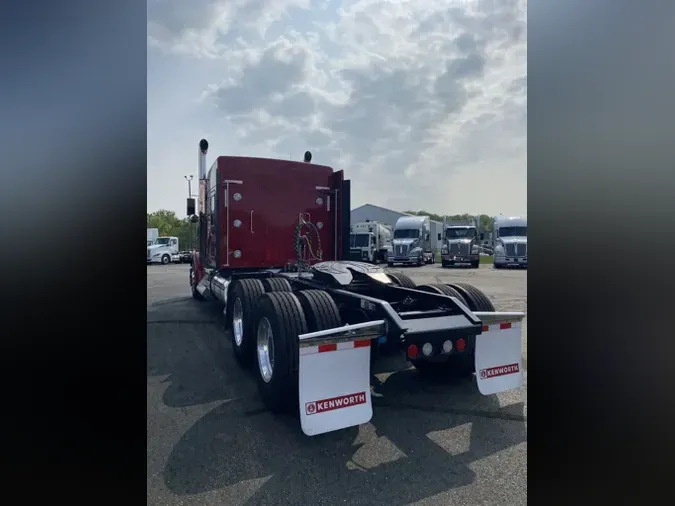 2025 Kenworth W900