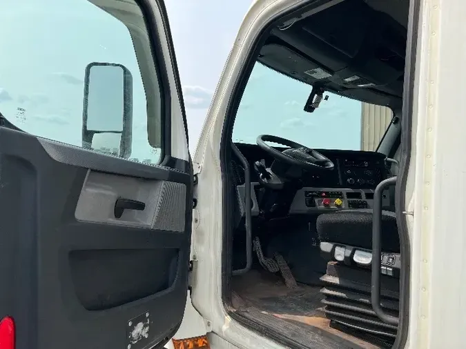 2019 Freightliner T12664ST