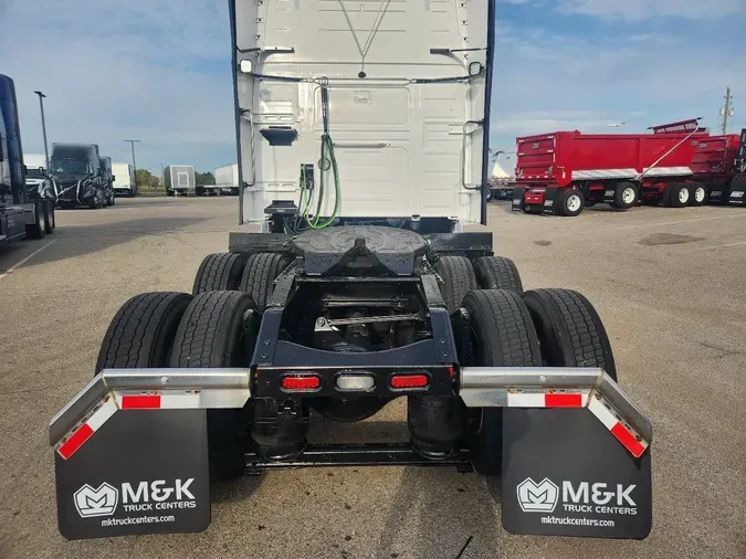 2024 VOLVO VNL64T760