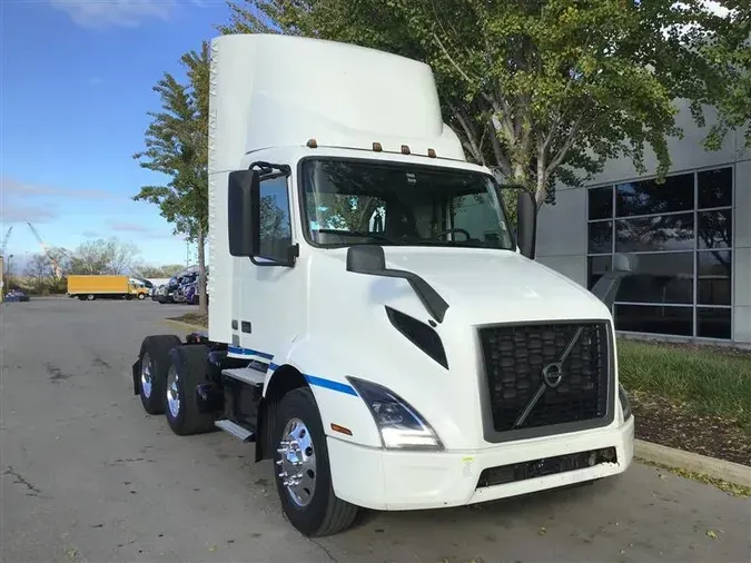 2020 VOLVO VNR300