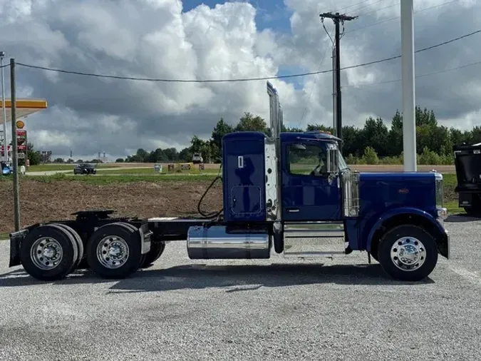 2027 PETERBILT 589