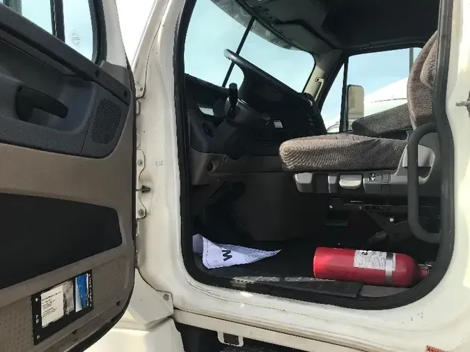 2016 FREIGHTLINER X12564ST