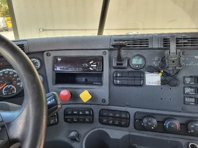 2018 FREIGHTLINER X12564ST