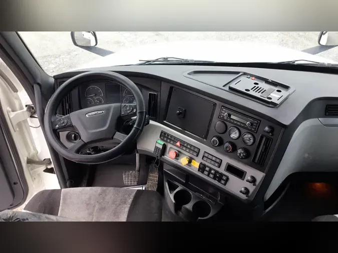 2021 Freightliner Cascadia 126